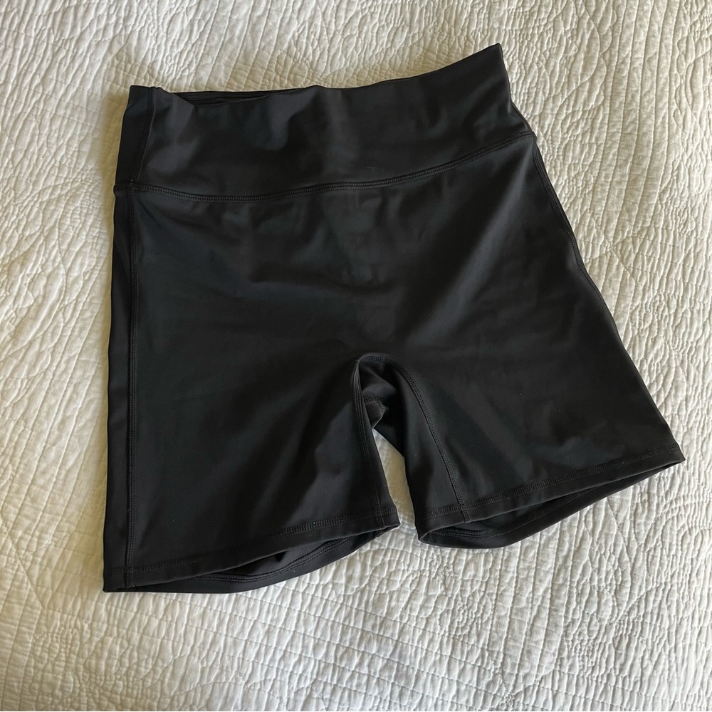 Black Fabletics Motion 365 High Rise Bike Shorts 6in Sz L